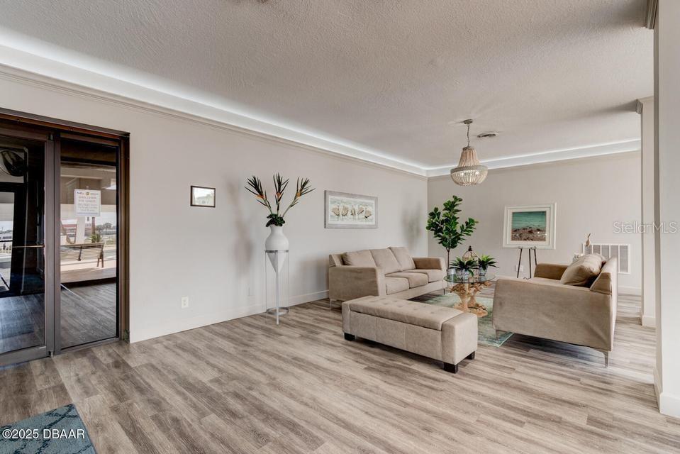 ALIKI CONDOMINIUNN - Residential