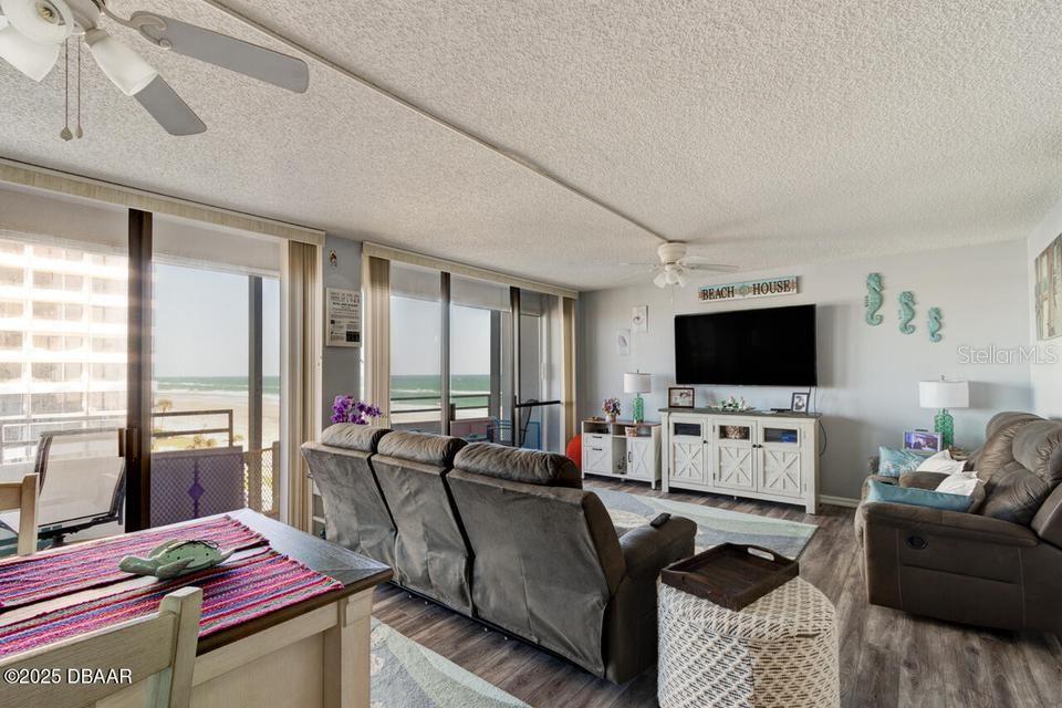 ALIKI CONDOMINIUNN - Residential