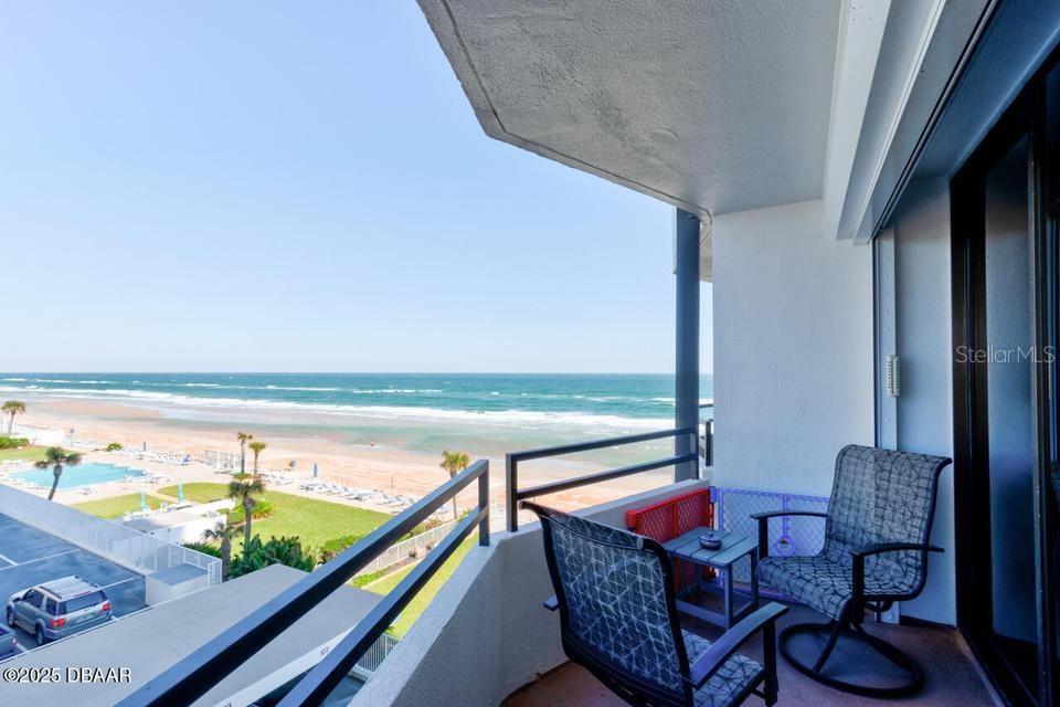 ALIKI CONDOMINIUNN - Residential