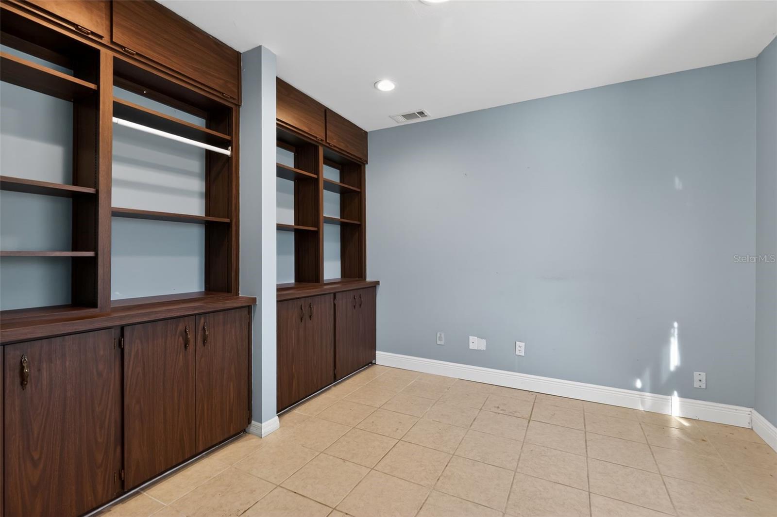 ARCHWOOD ESTATES UNREC SUB - Residential