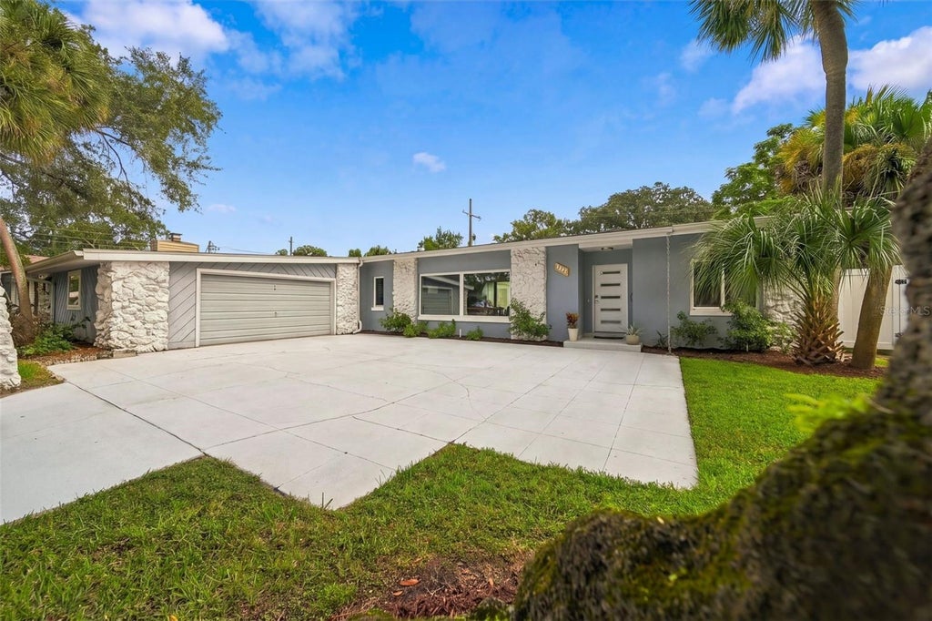 Photo of 1221 Silverstone Avenue, Orlando, FL 32806 (MLS # O6449567)