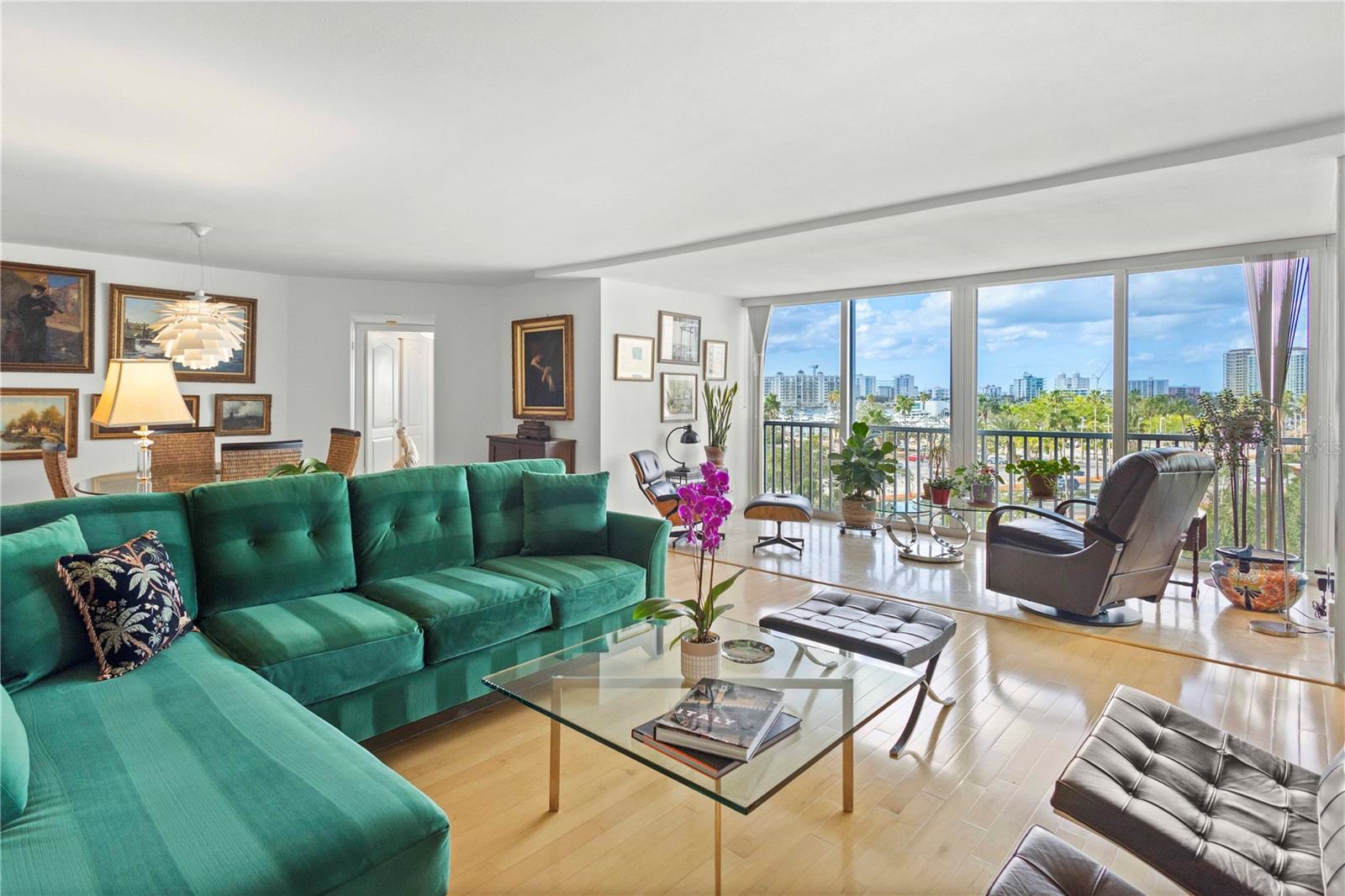 REGENCY HOUSE - Residential