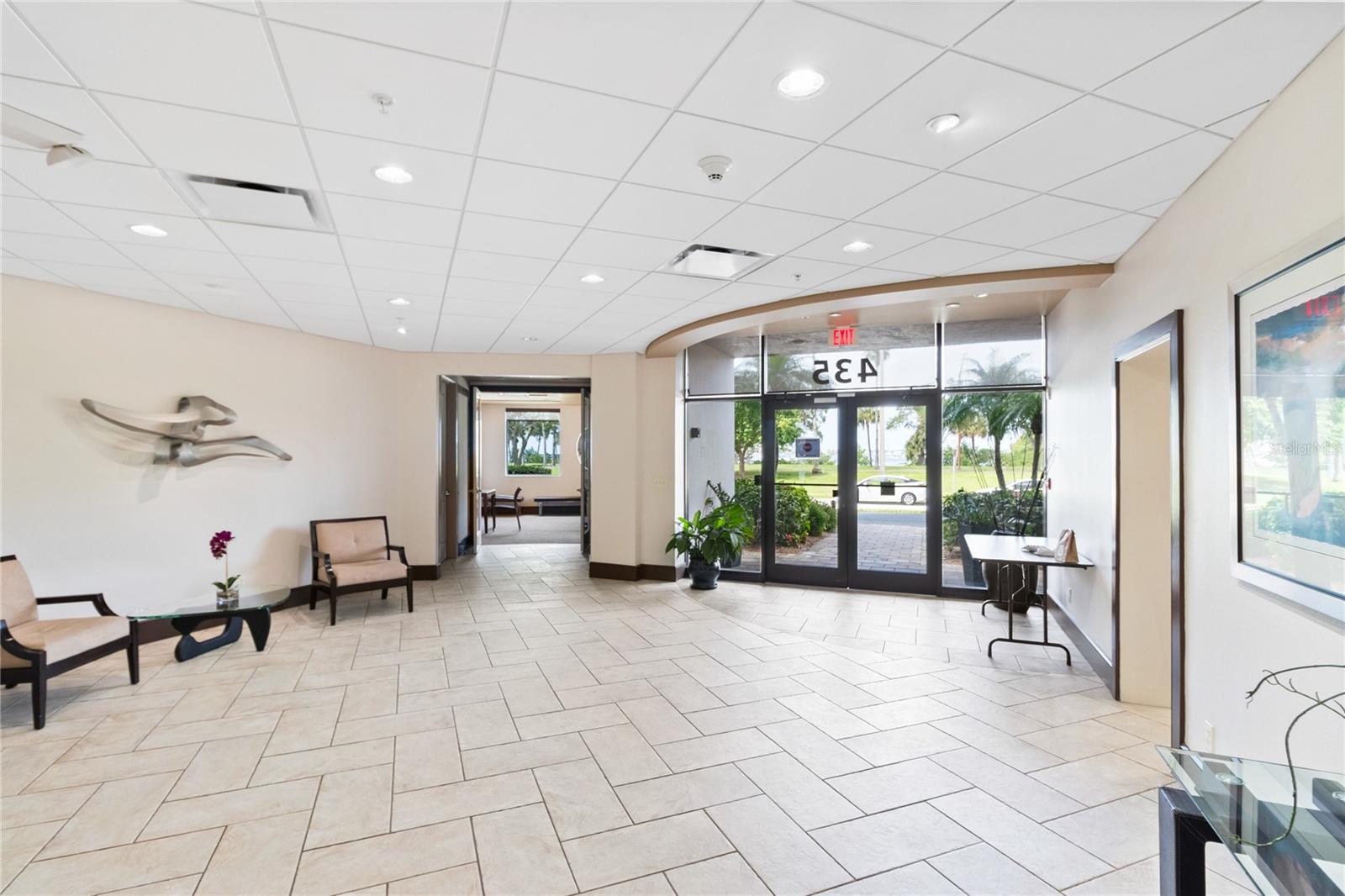 REGENCY HOUSE - Residential