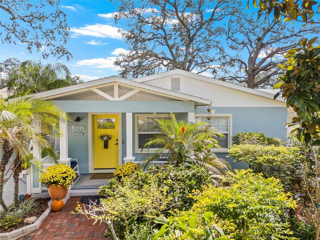 Photo of 1022 W Rambla Street, Tampa, FL 33612 (MLS # TB8441500)