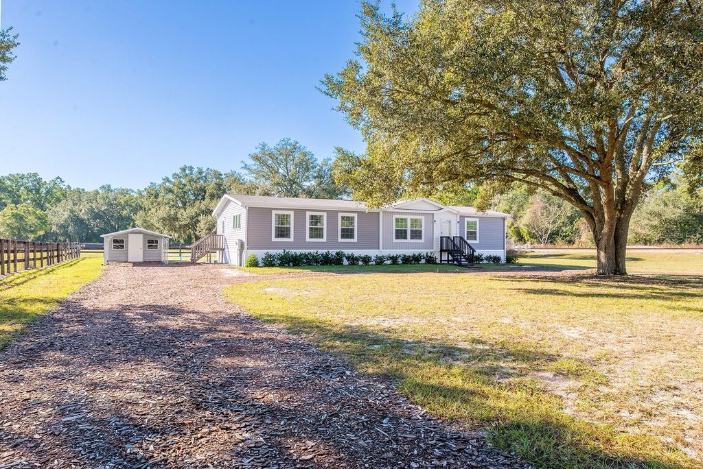 Photo of 19750 SE 30th Street, Morriston, FL 32668 (MLS # GC536113)