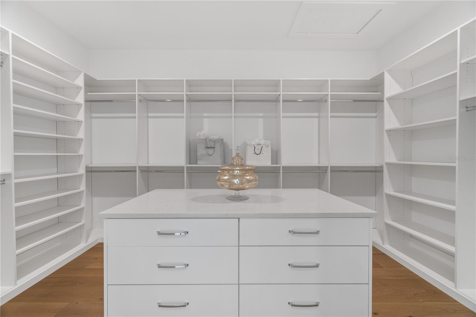 NELRAY SUB - Residential