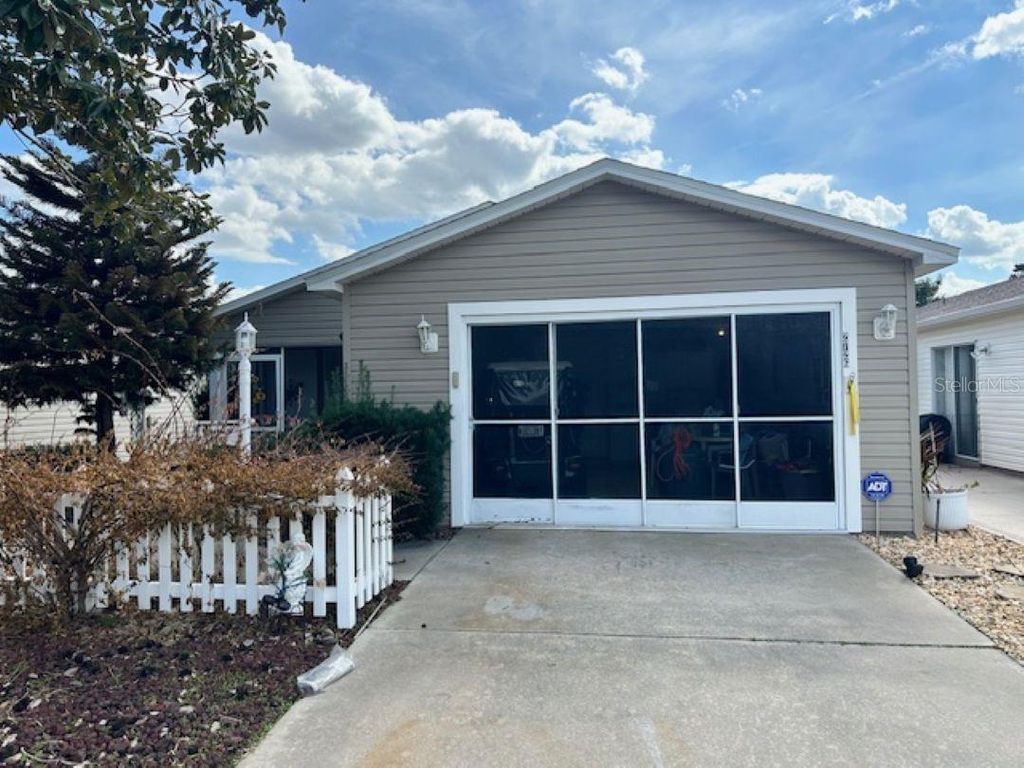 Photo of 2726 Moncayo Avenue, The Villages, FL 32162 (MLS # O6384183)