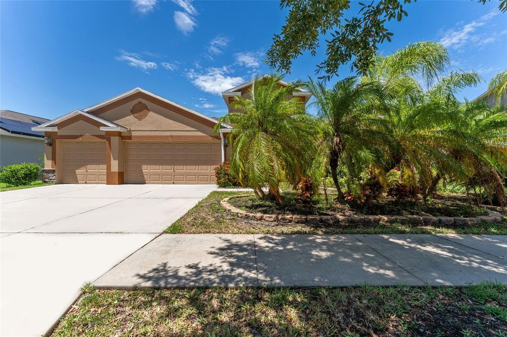Photo of 2637 Yukon Cliff Drive, Ruskin, FL 33570 (MLS # TB8386017)