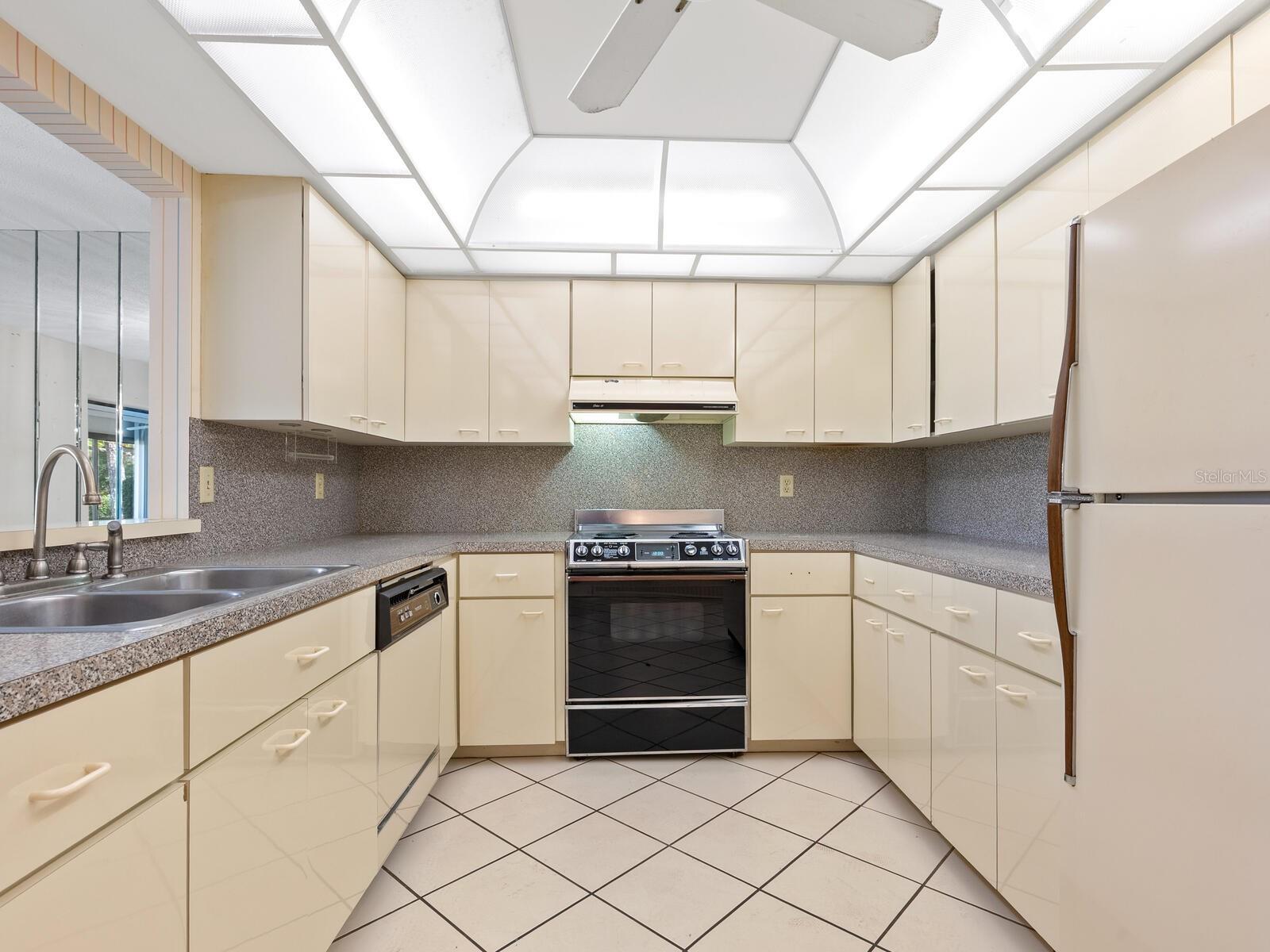 GOLF POINTE AT PALM-AIRE CC SEC 1 PH C - Residential