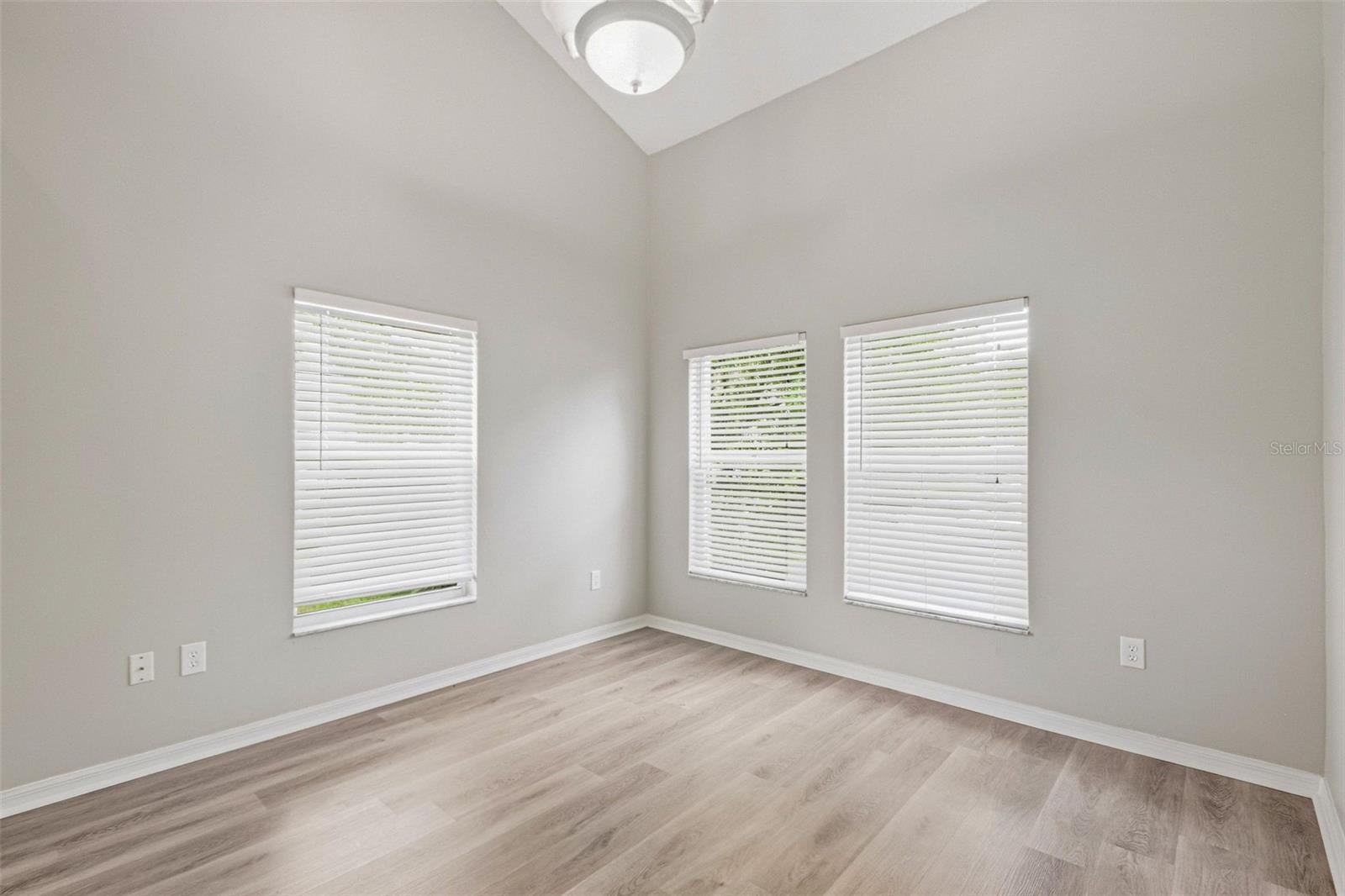 16102 WARDEN PLACE