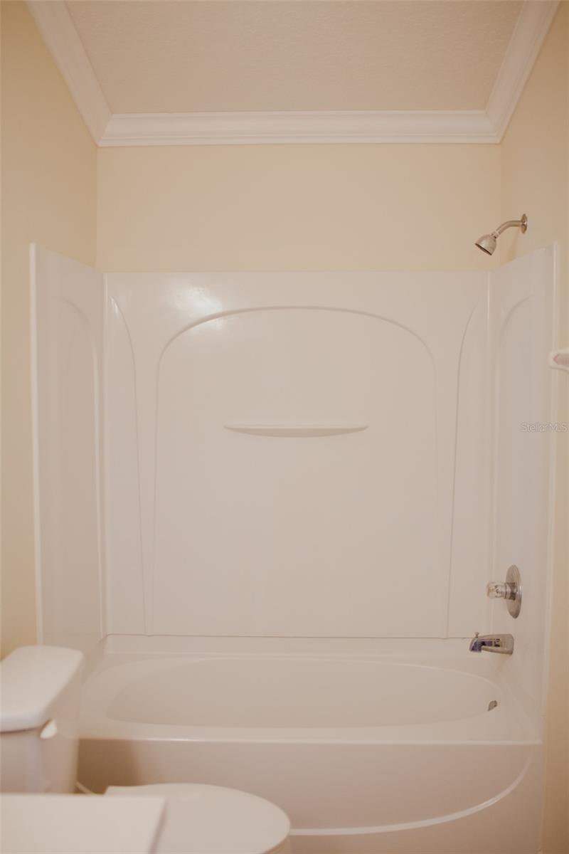 TUCKER OAKS - Residential Lease