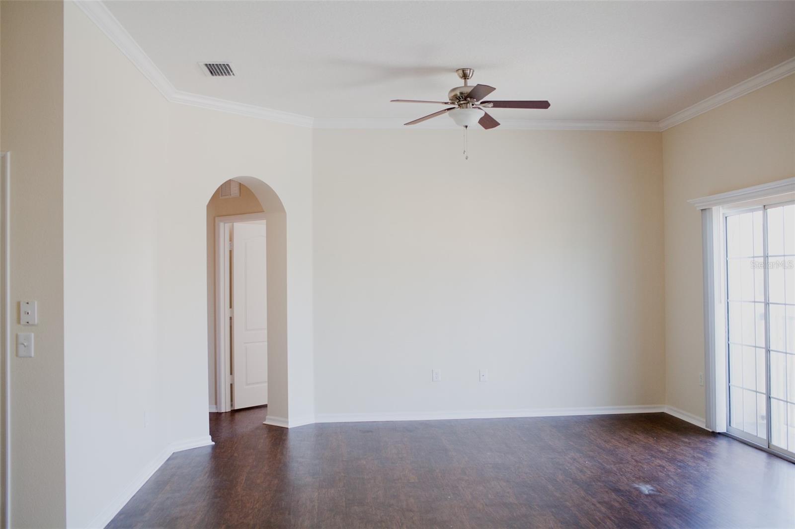 TUCKER OAKS - Residential Lease