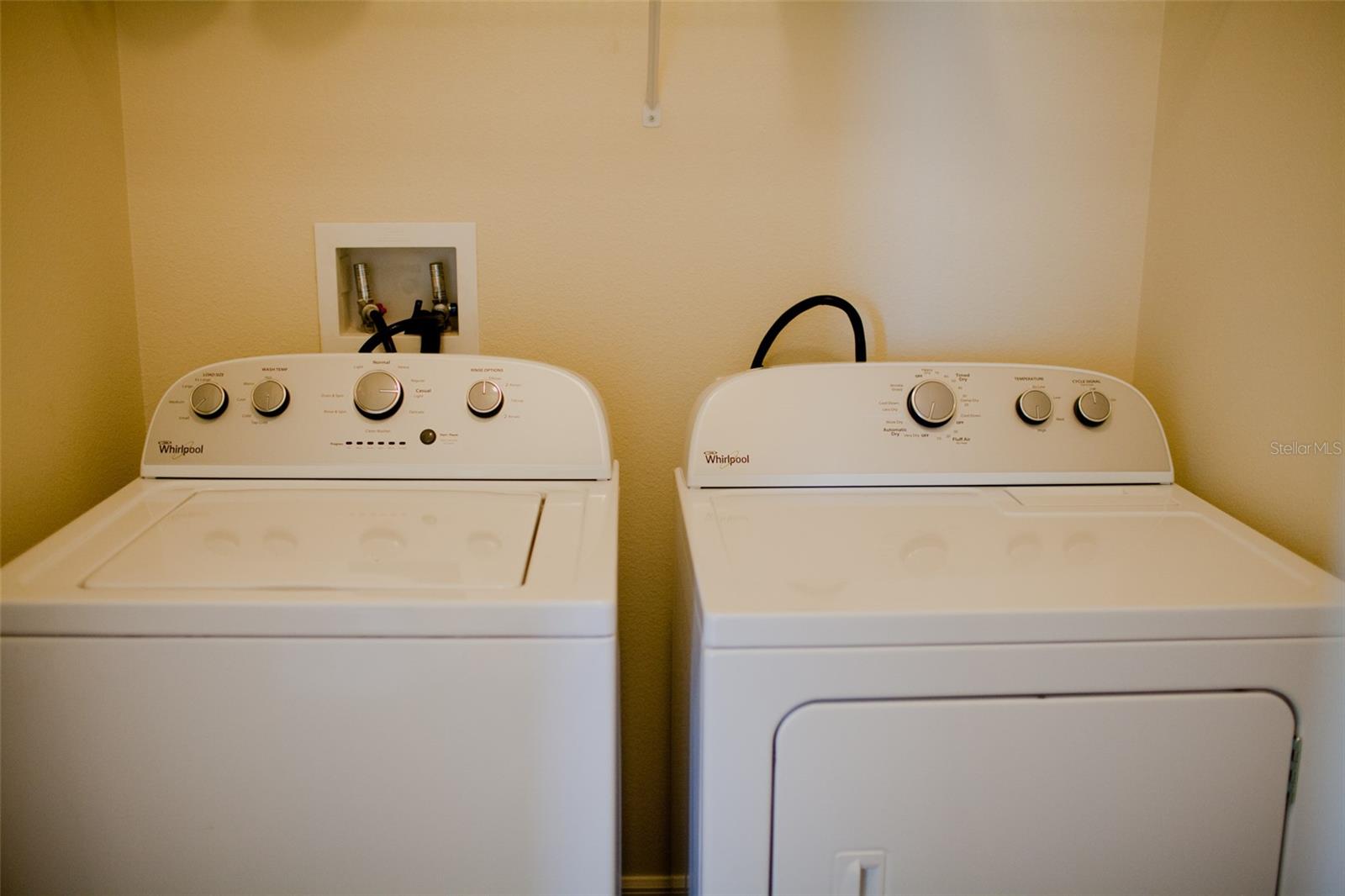 TUCKER OAKS - Residential Lease