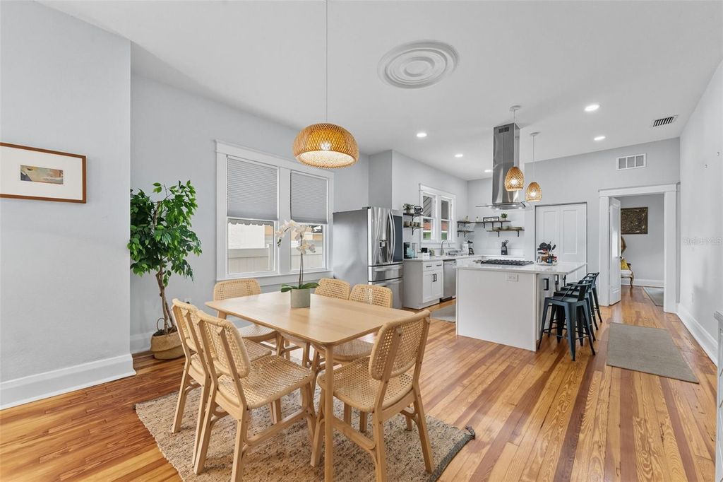 Photo of 2131 W Cypress Street, Tampa, FL 33606 (MLS # TB8428237)