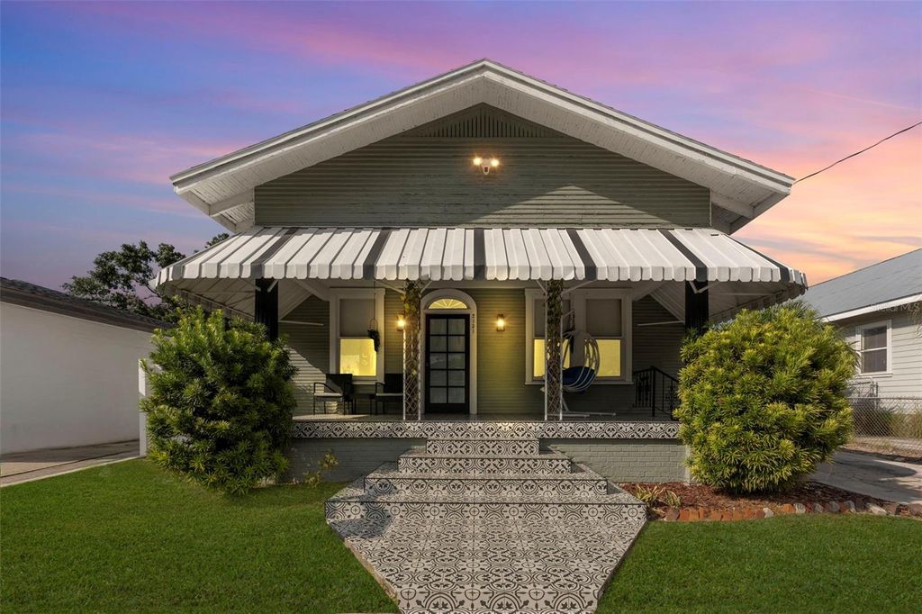 Photo of 2131 W Cypress Street, Tampa, FL 33606 (MLS # TB8428237)