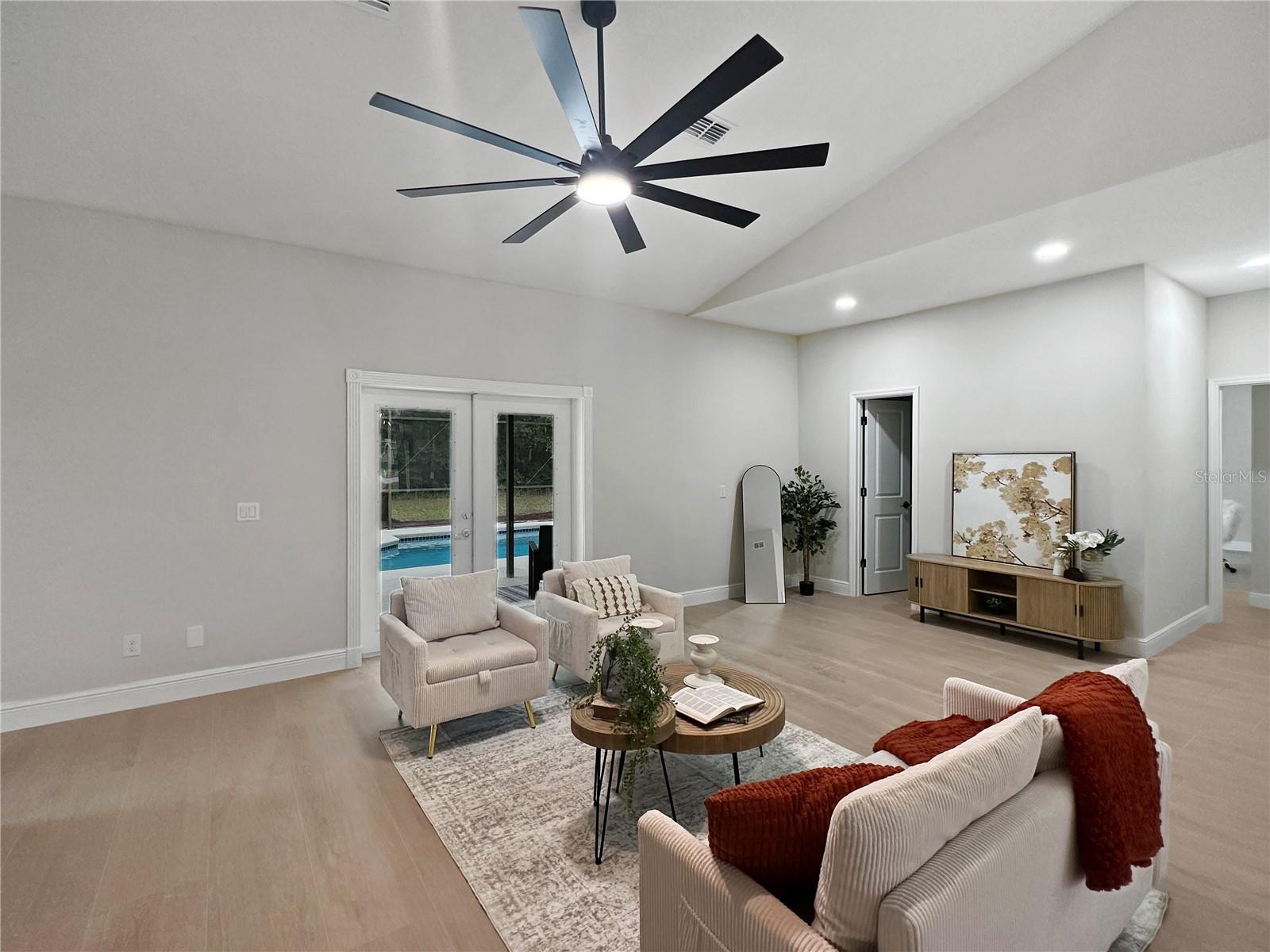 RIVER CREST - Residential