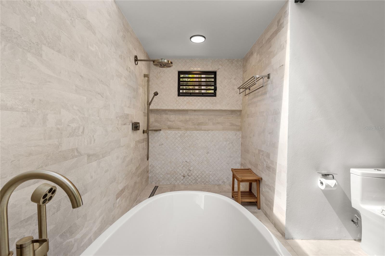 LA COLINA - Residential