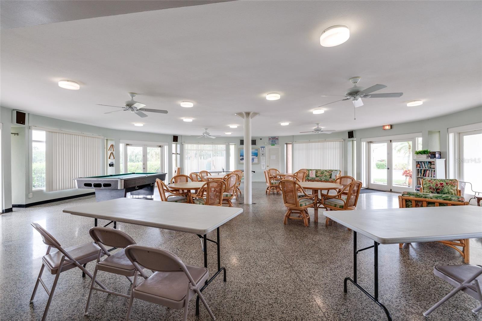 LAKE OVERLOOK APTS - Residential