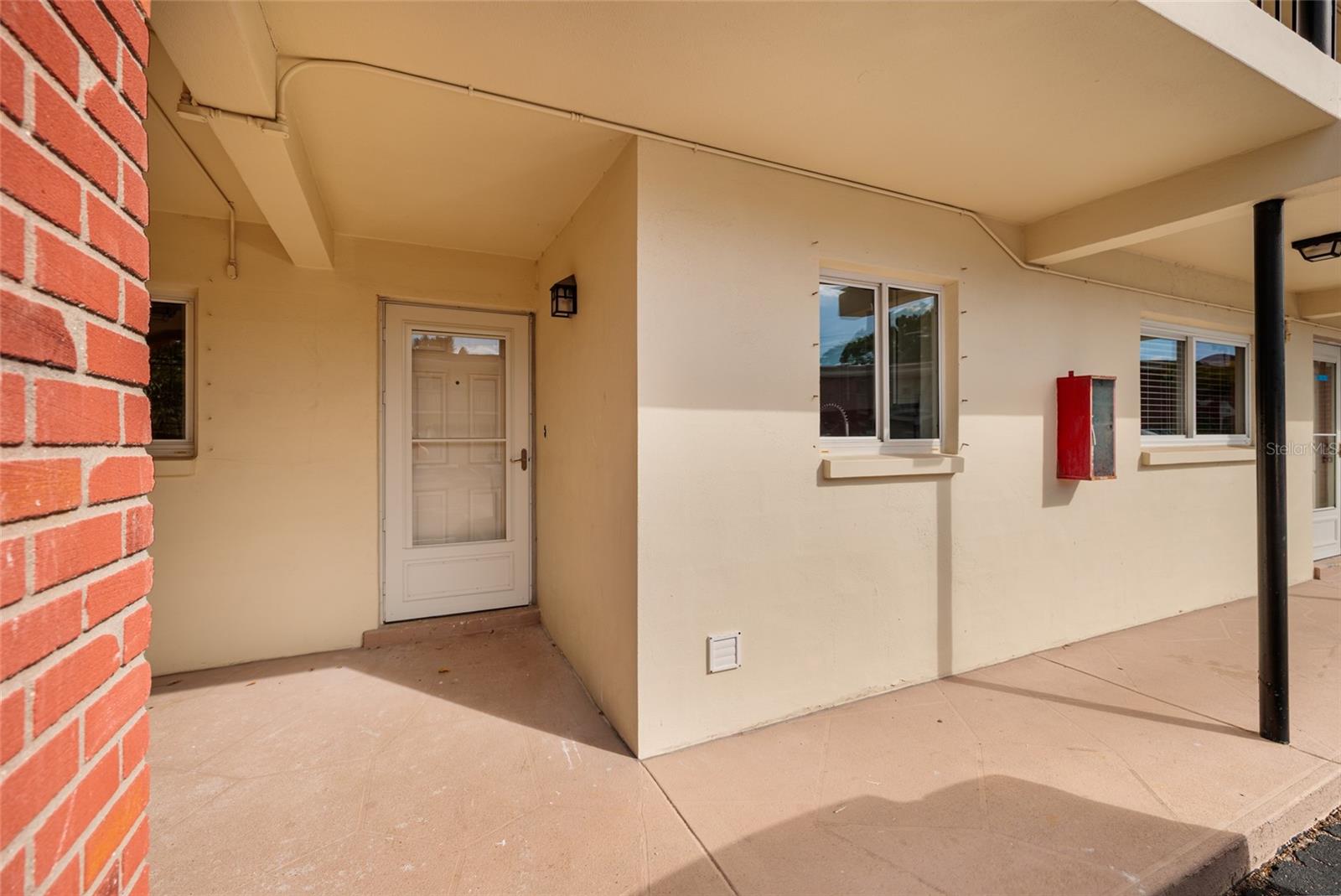 LAKE OVERLOOK APTS - Residential