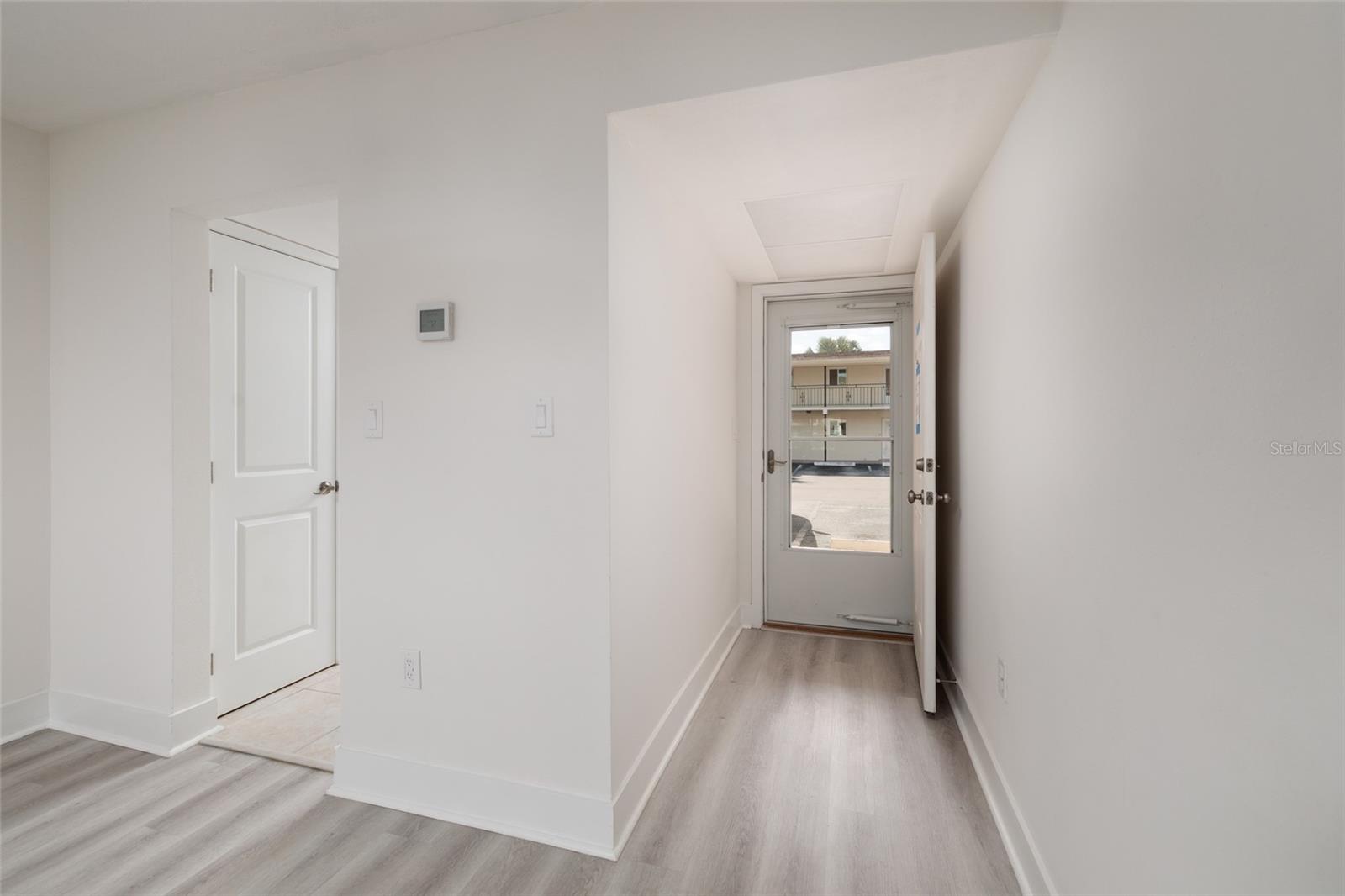 LAKE OVERLOOK APTS - Residential