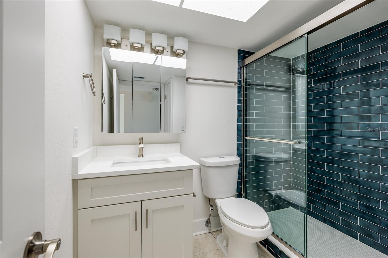 LAKE OVERLOOK APTS - Residential