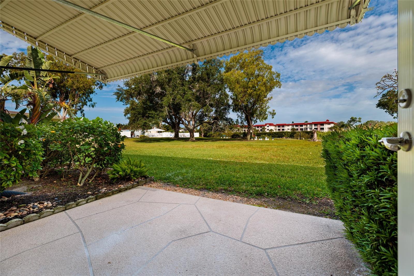 LAKE OVERLOOK APTS - Residential