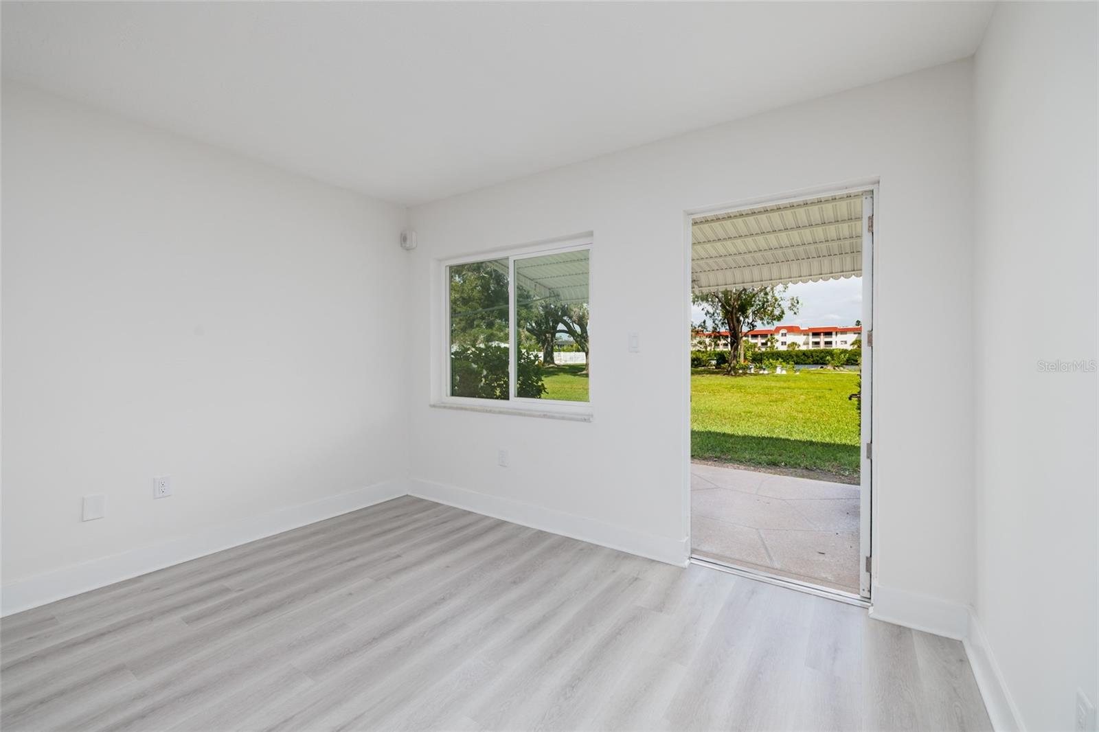 LAKE OVERLOOK APTS - Residential