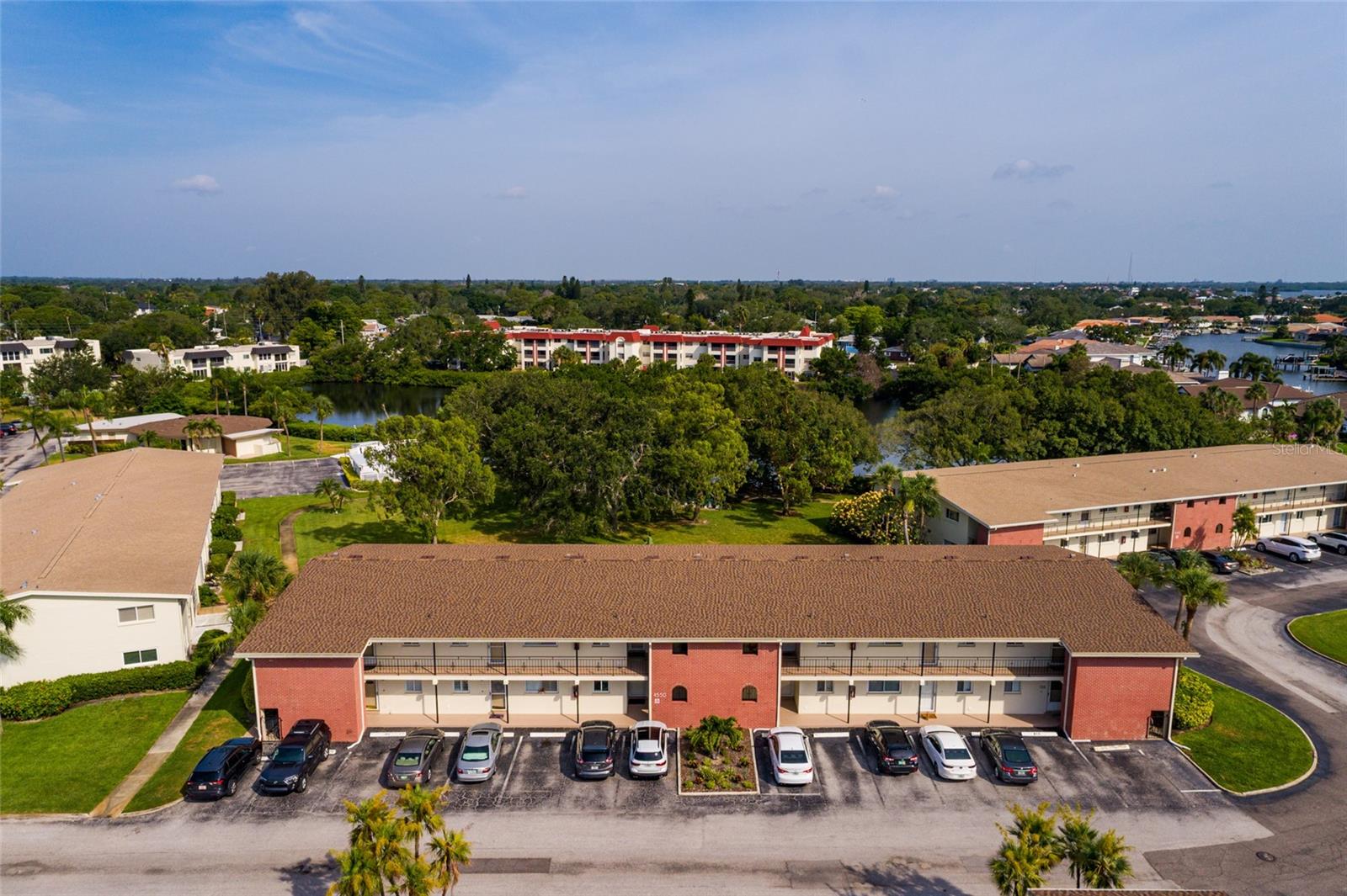 LAKE OVERLOOK APTS - Residential