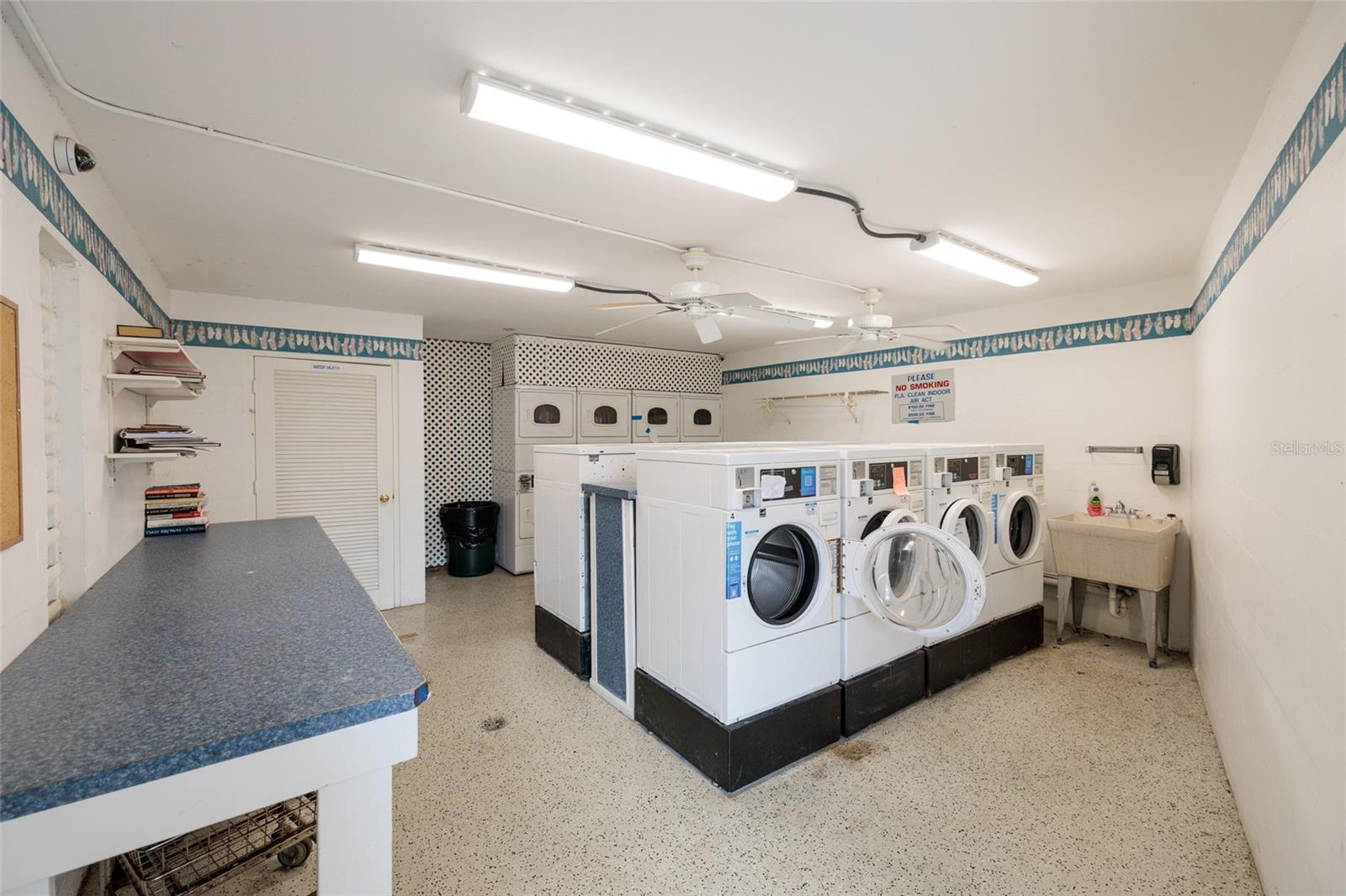 LAKE OVERLOOK APTS - Residential