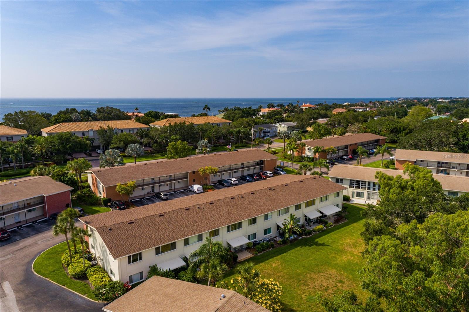 LAKE OVERLOOK APTS - Residential