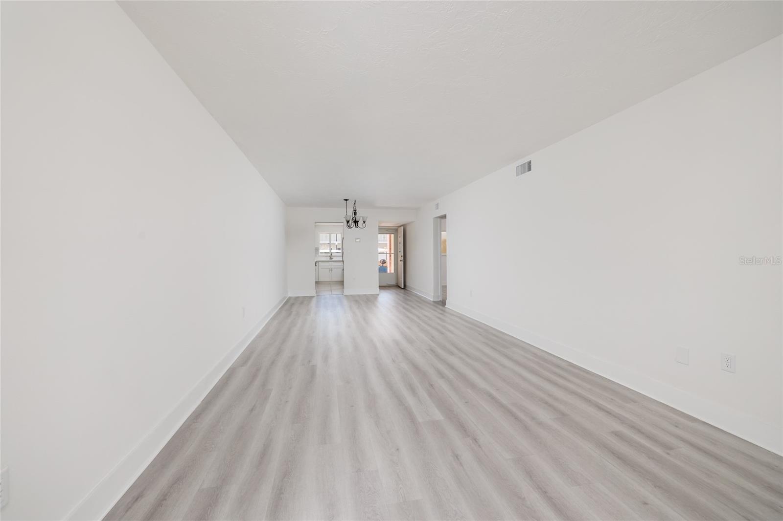 LAKE OVERLOOK APTS - Residential