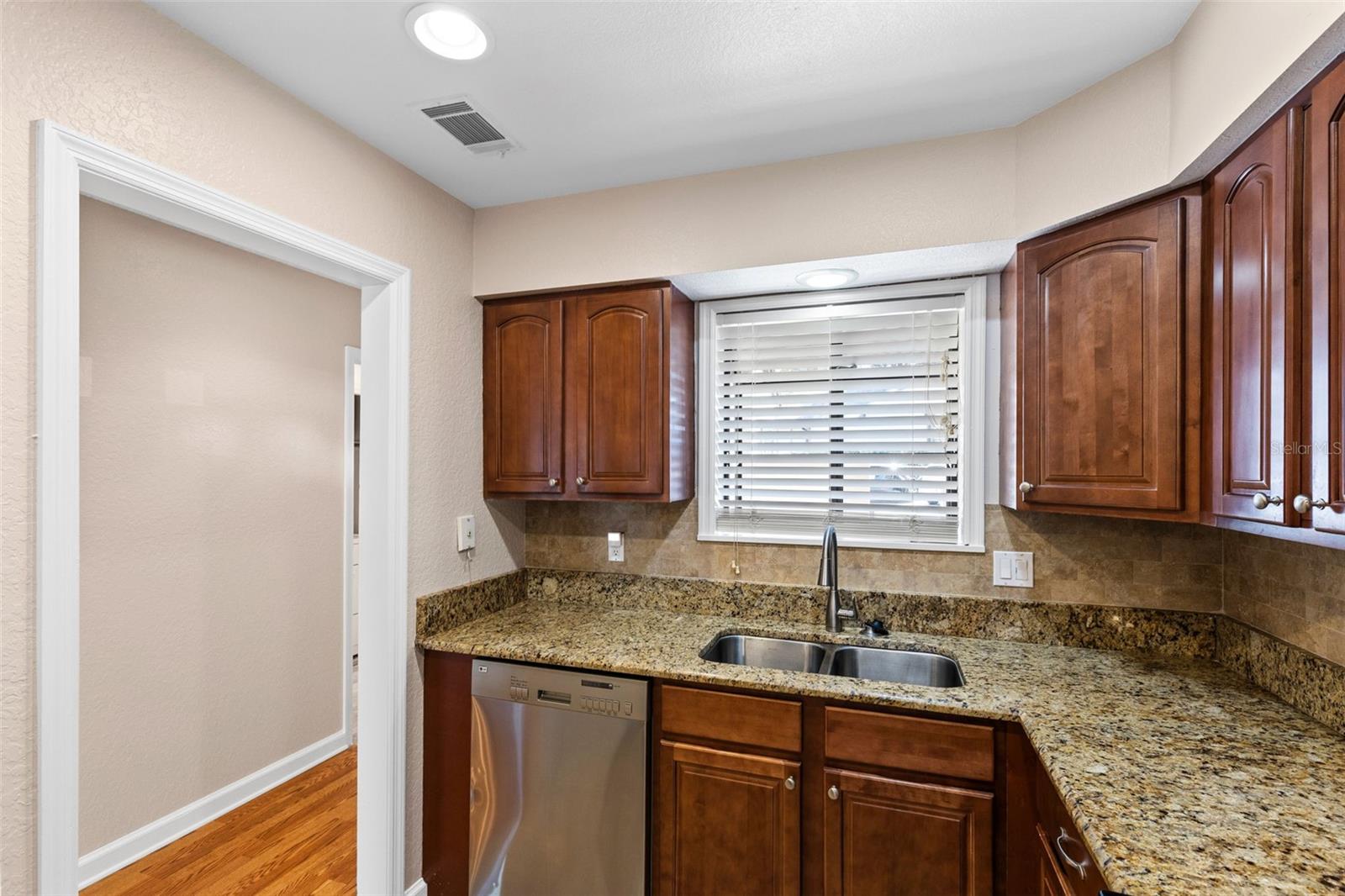 940 DOUGLAS AVE # 201