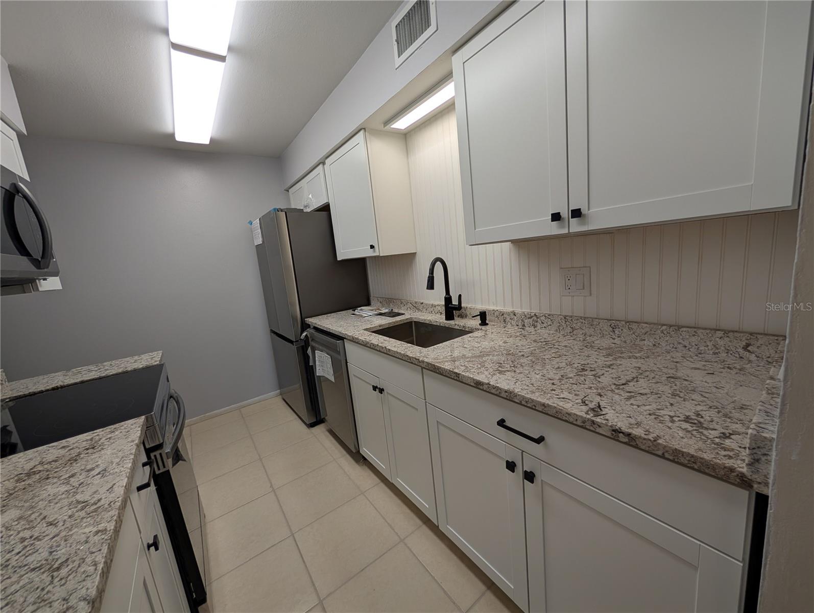 VILLAGE GREEN OF SARASOTA - Residential Lease