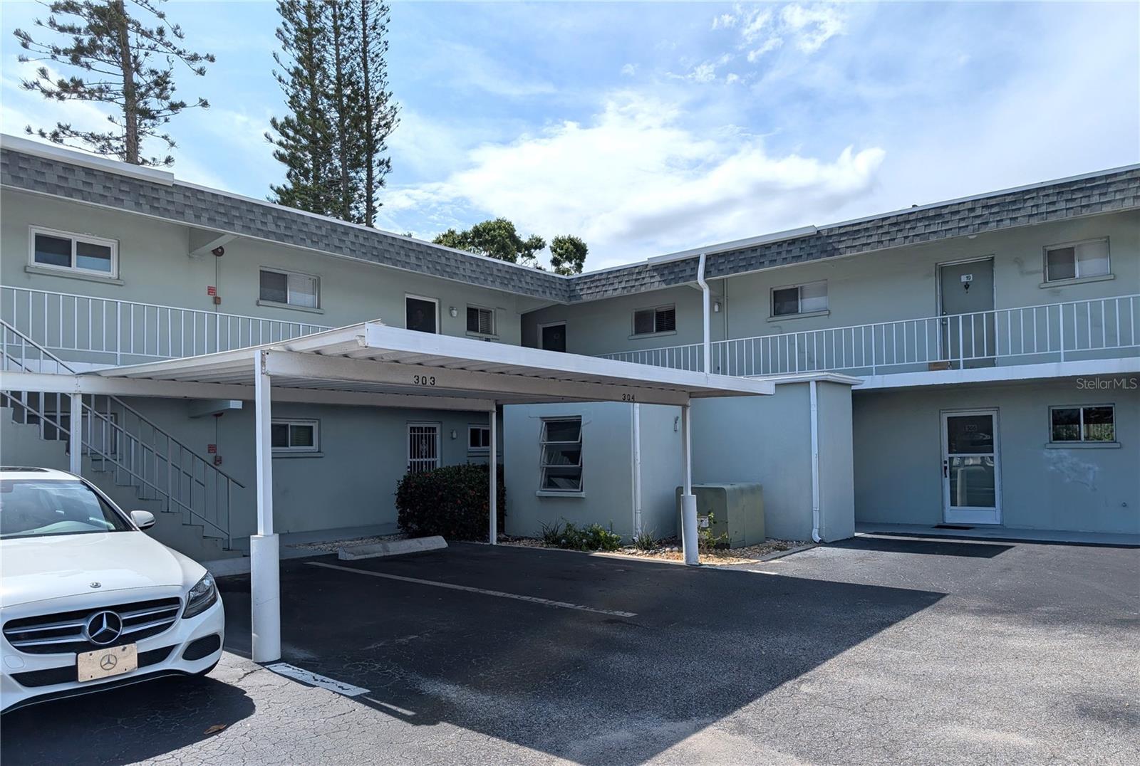 VILLAGE GREEN OF SARASOTA - Residential Lease