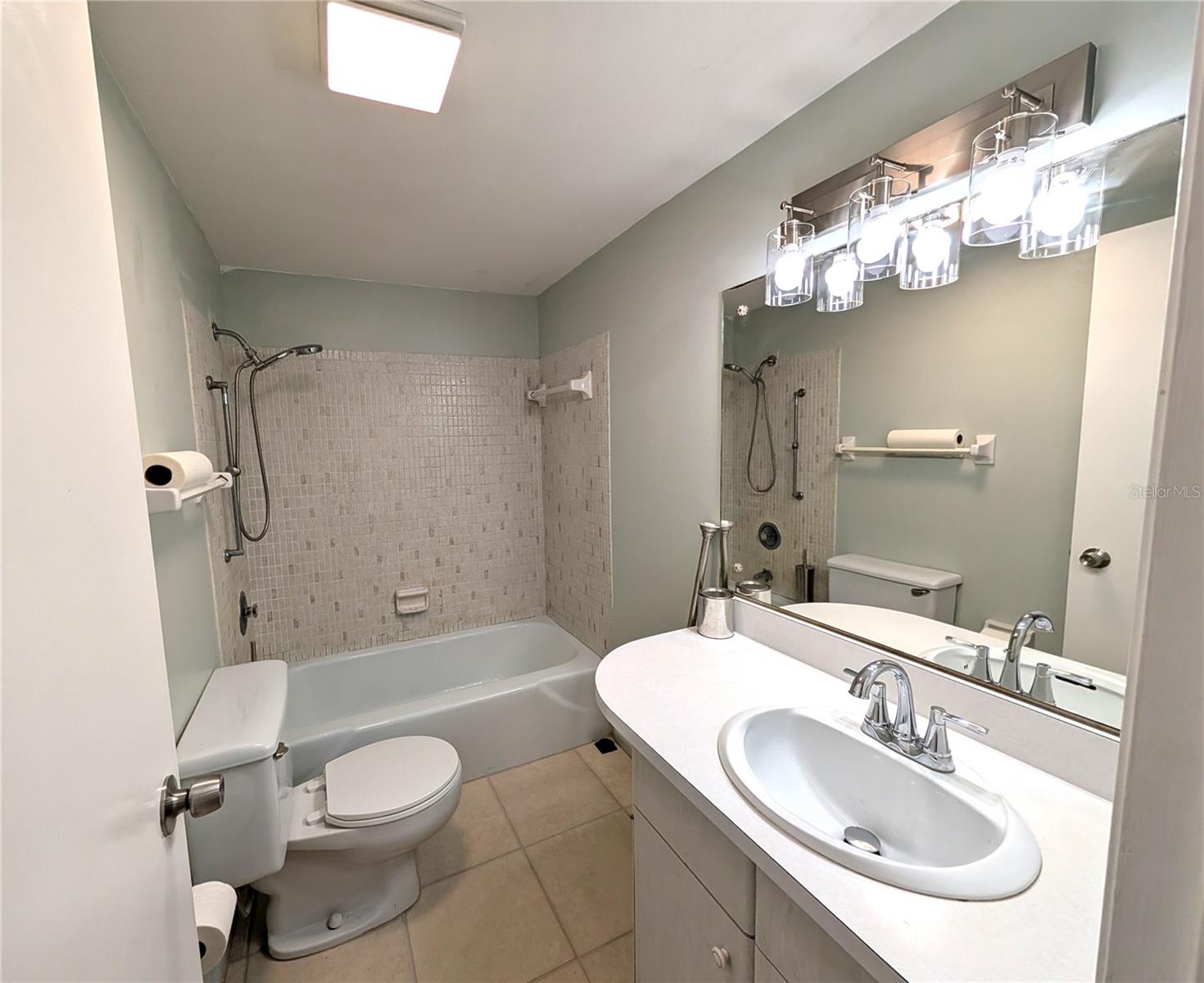VILLAGE GREEN OF SARASOTA - Residential Lease