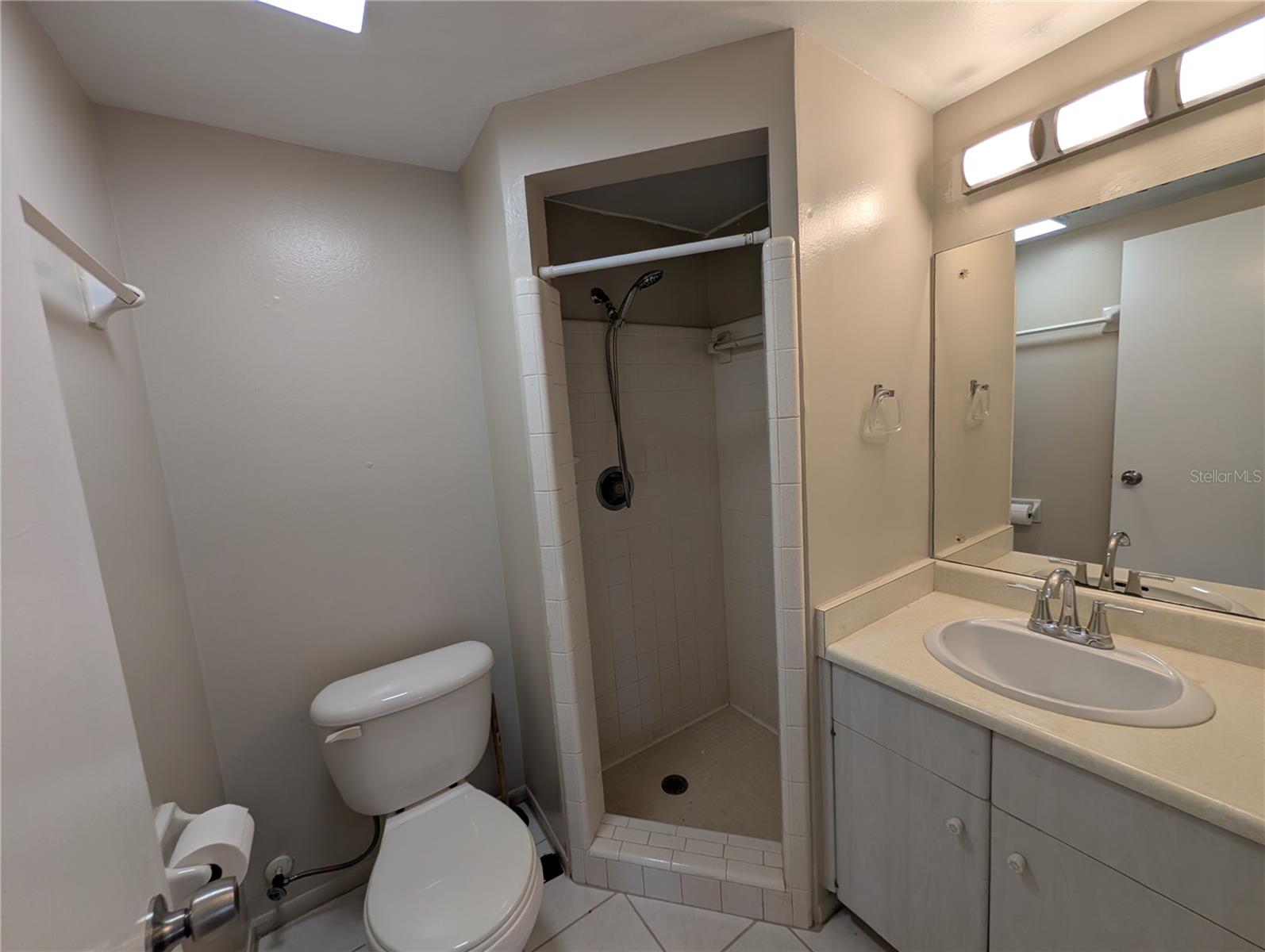 VILLAGE GREEN OF SARASOTA - Residential Lease