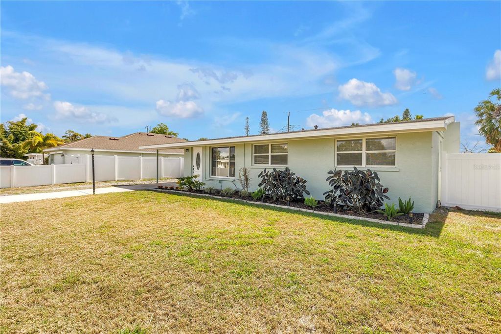Photo of 2112 Hopkins Drive W, Bradenton, FL 34207 (MLS # A4682982)