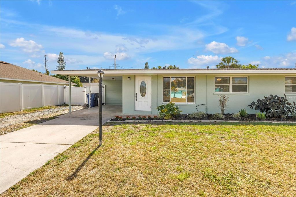 Photo of 2112 Hopkins Drive W, Bradenton, FL 34207 (MLS # A4682982)