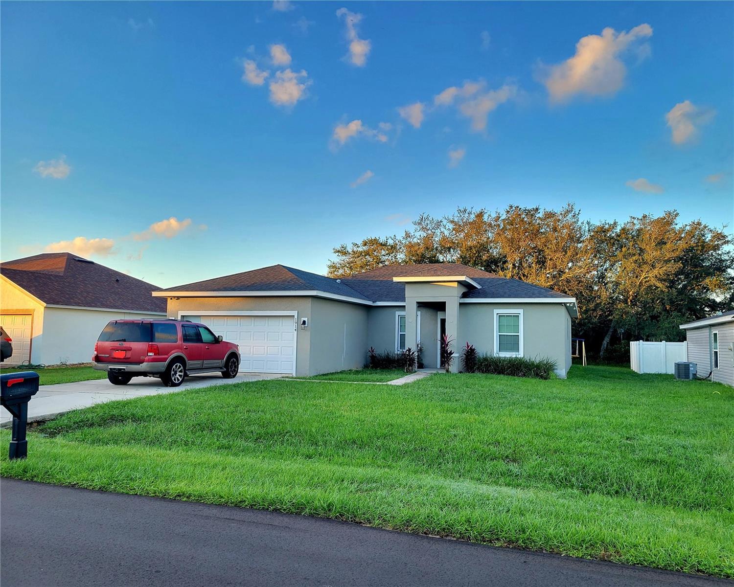 1914 MANATEE LANE