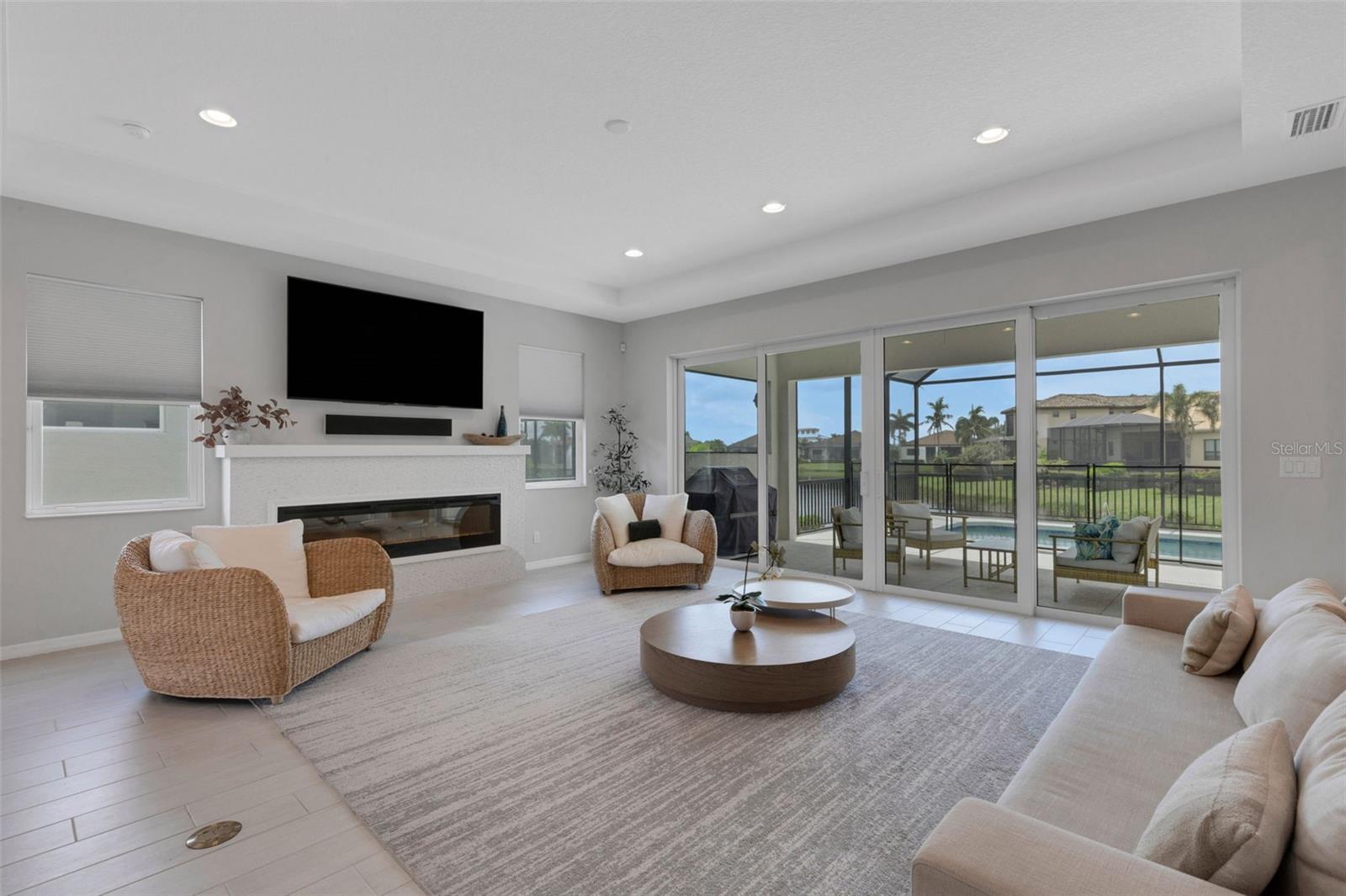 5718 TITLE ROW DRIVE