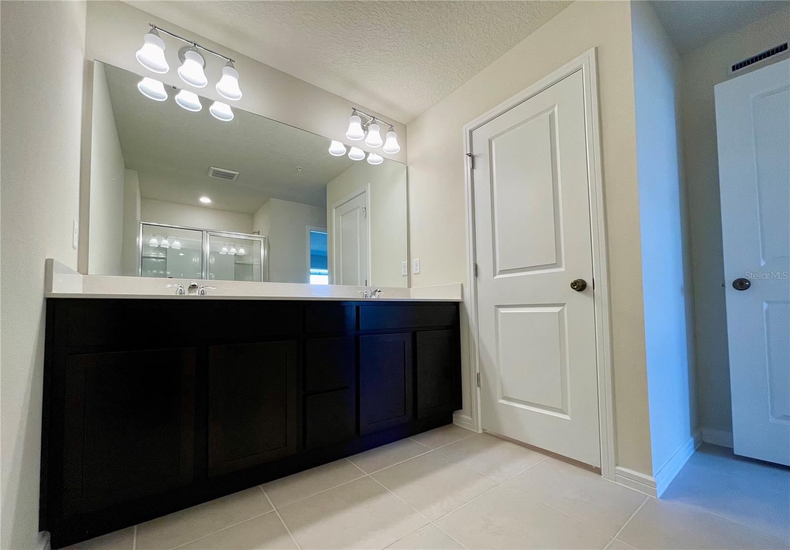 GRAYSON SQUARE - Residential Lease