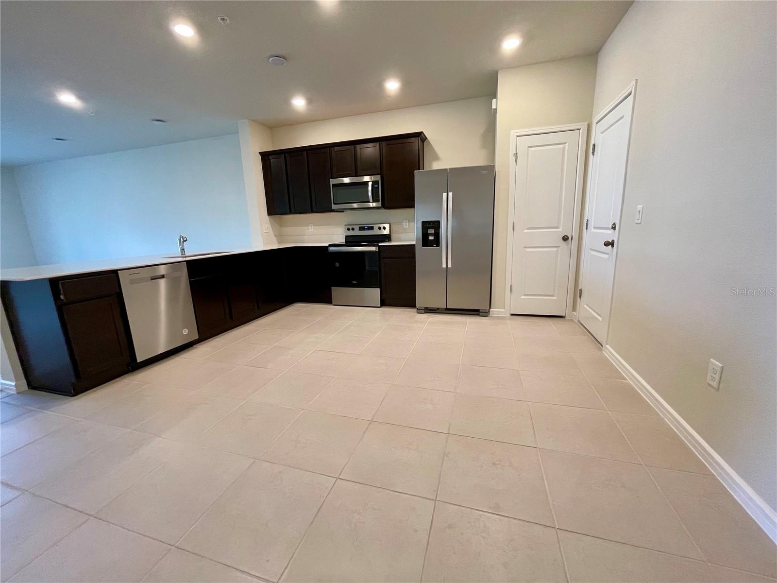 GRAYSON SQUARE - Residential Lease