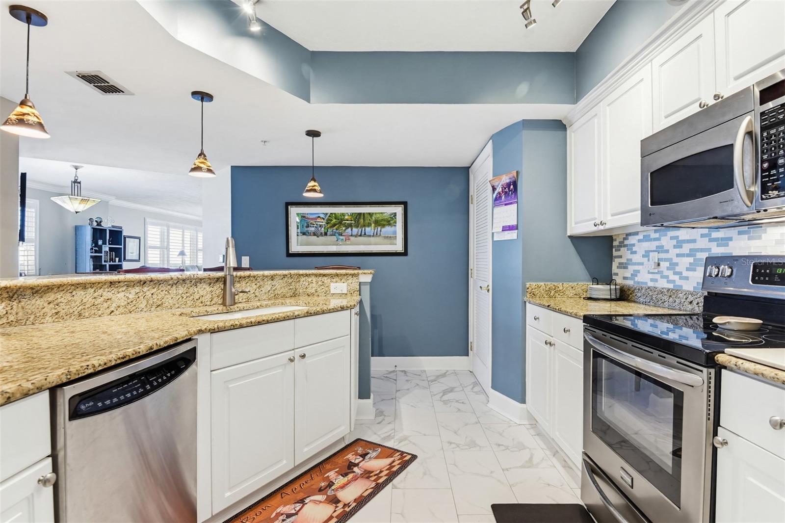 TOWERS GRANDE CONDO - Residential