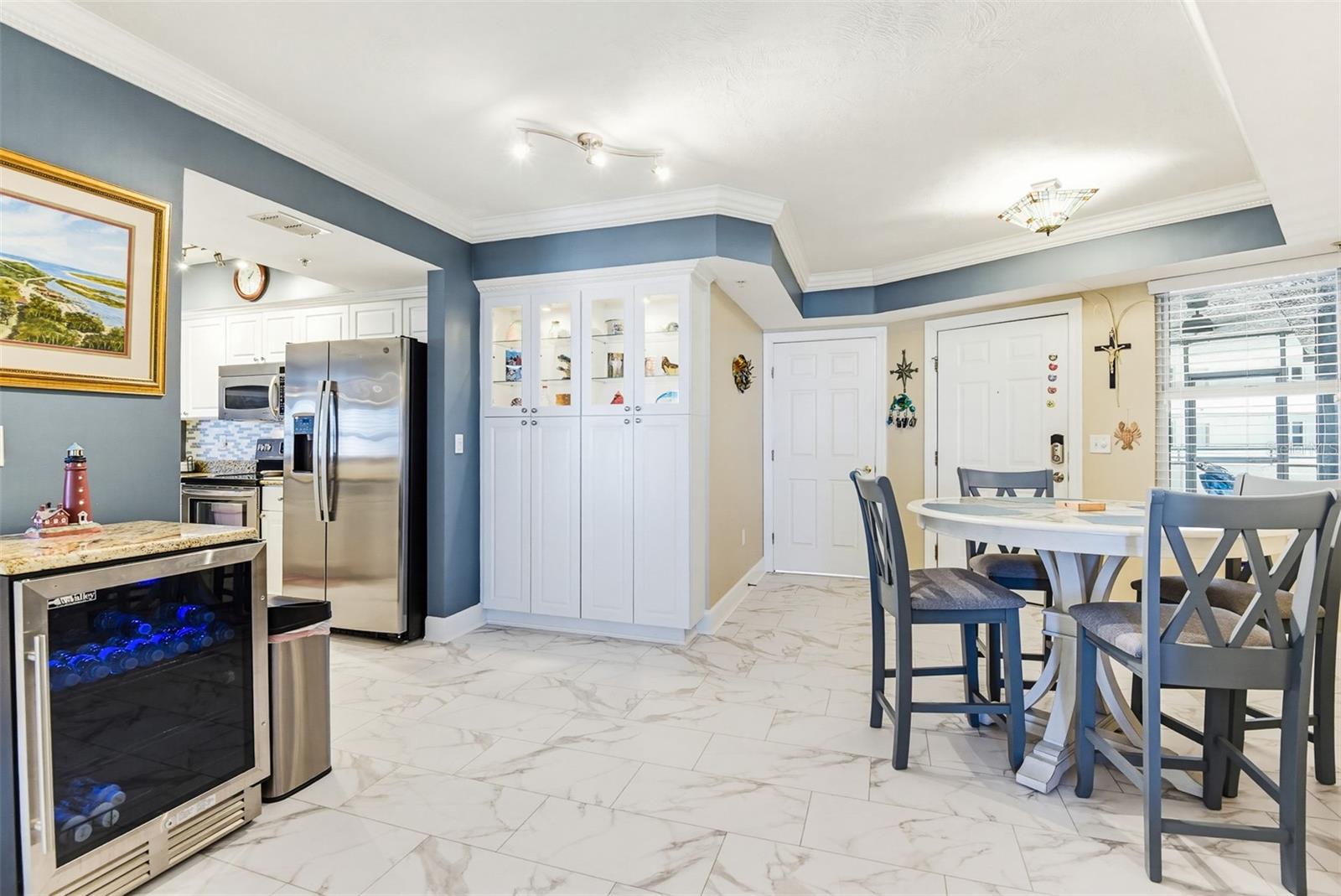 TOWERS GRANDE CONDO - Residential