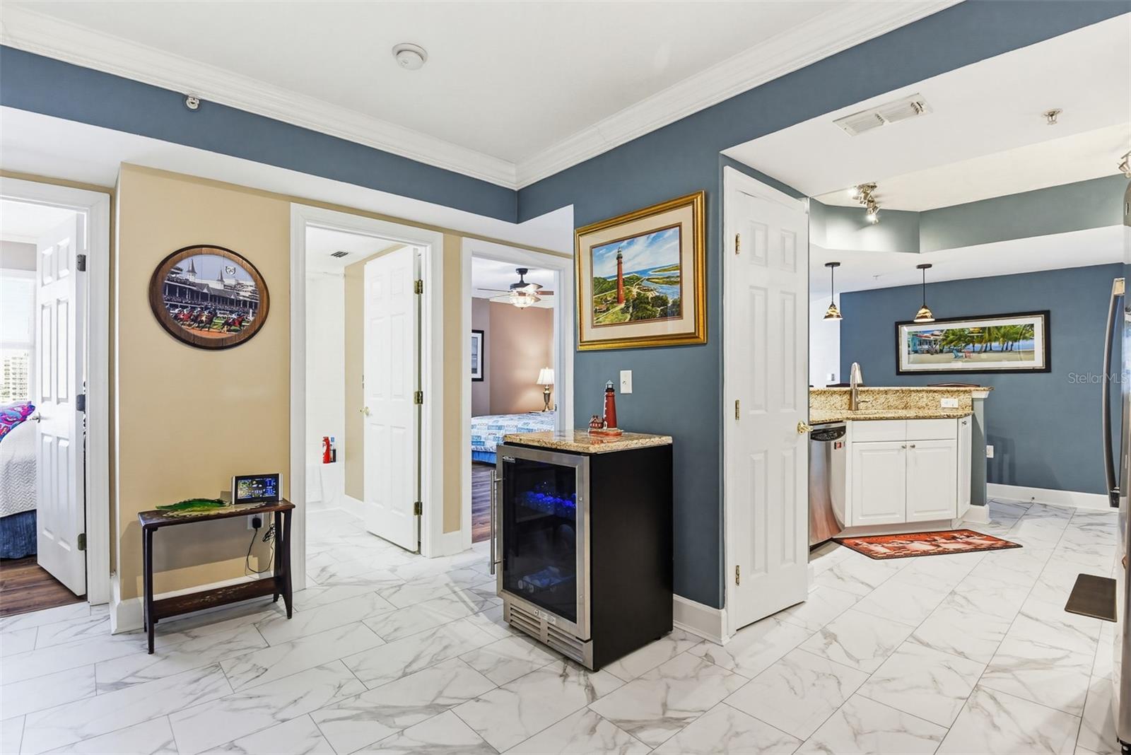 TOWERS GRANDE CONDO - Residential