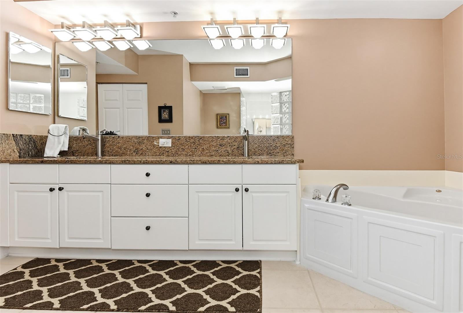 TOWERS GRANDE CONDO - Residential