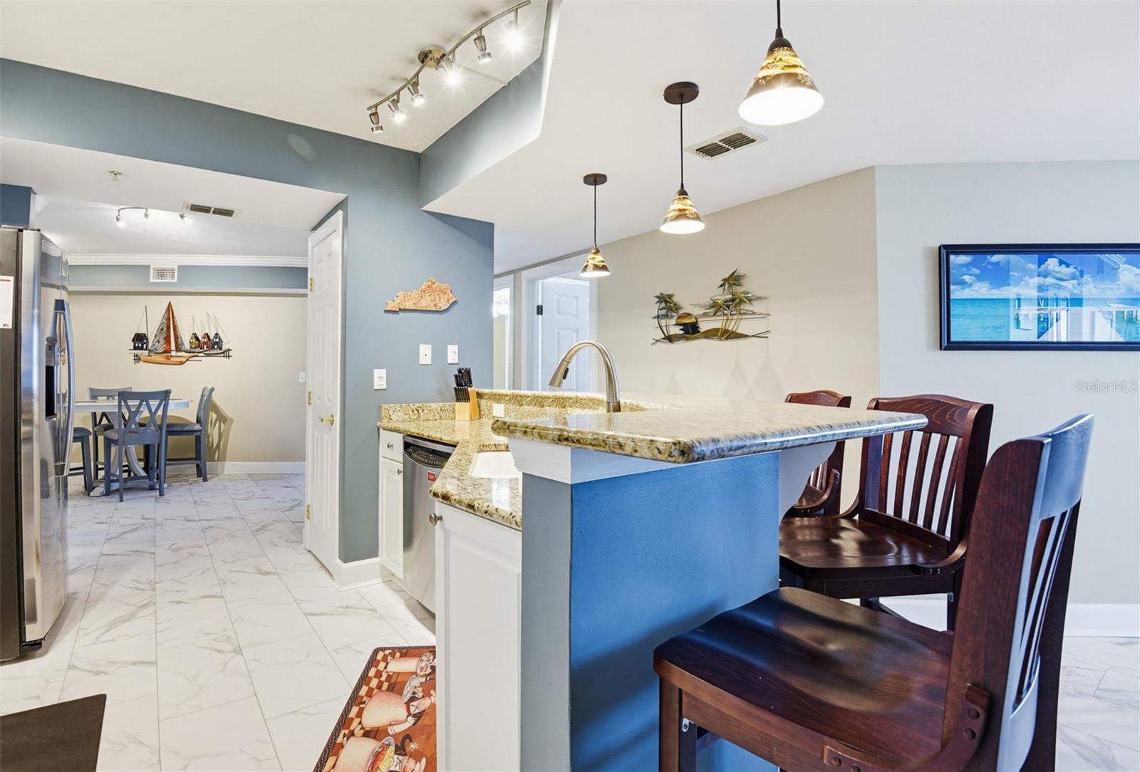 TOWERS GRANDE CONDO - Residential