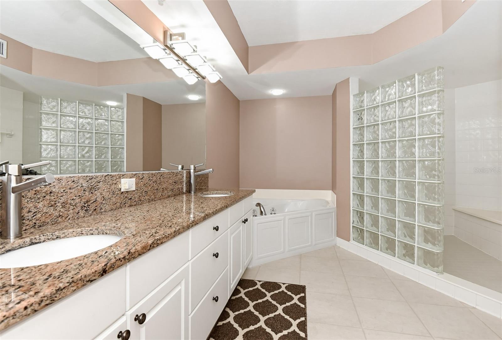 TOWERS GRANDE CONDO - Residential