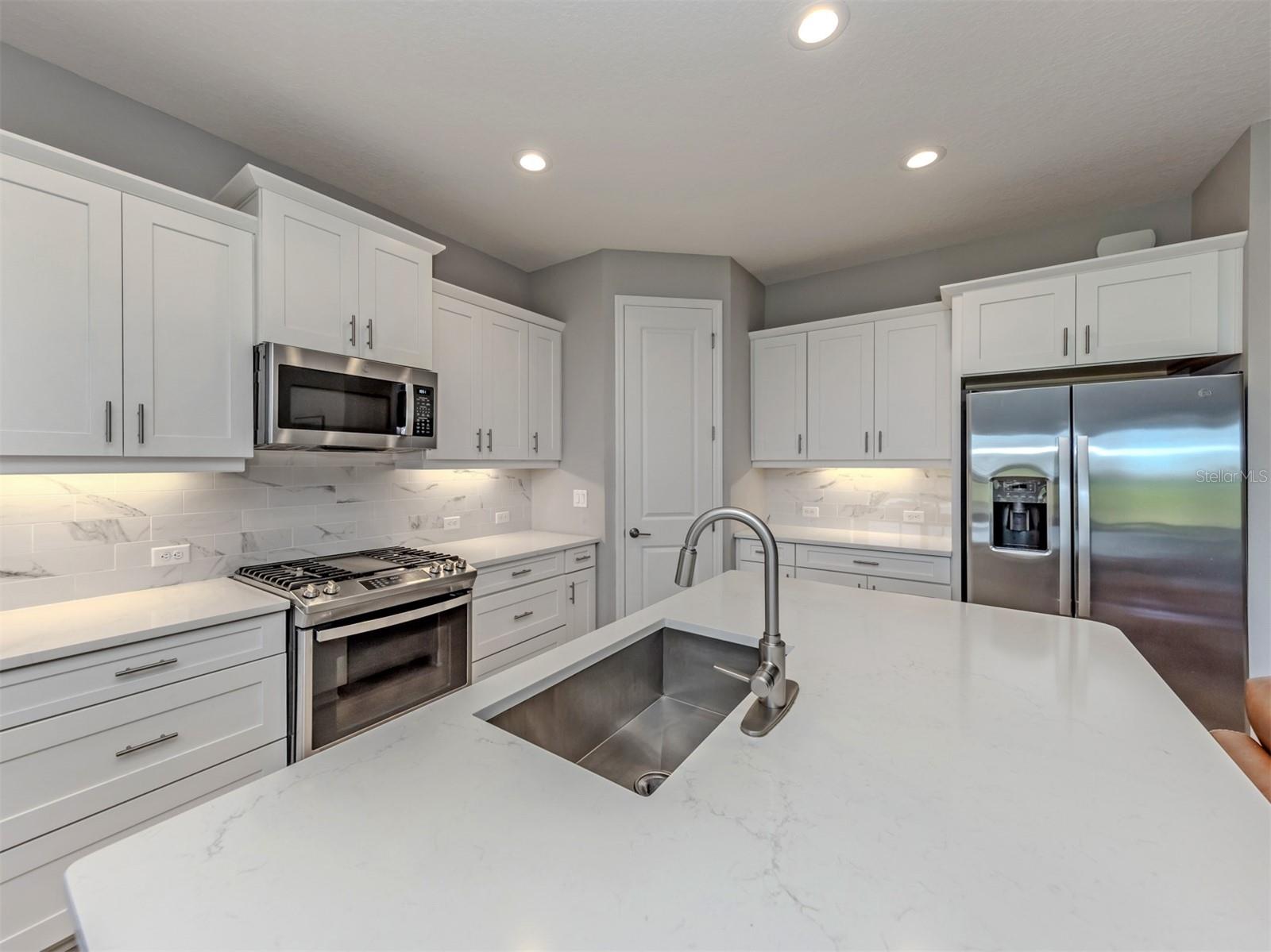 390 ARIANO AVENUE, NOKOMIS, FL, 34275 3 390 ARIANO AVENUE