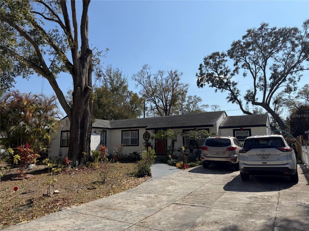 Photo of 1514 W River Shore Way, Tampa, FL 33603 (MLS # TB8476857)